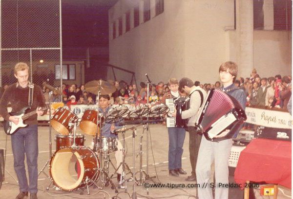 1984 - orkestar KUD-a Ismet Kapetanovic - docek Olimpijske Baklje na sportskom stadionu