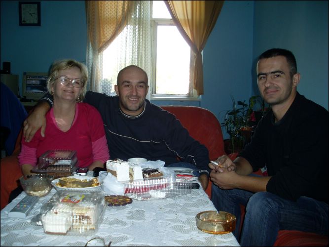 Majda Aganovic (Drogina tetka) sa sinovima Dadom i Amijem